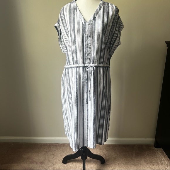 Time and Tru | Shirt Dress | XL | White with Blue stripes, drawstring waist - Picture 2 of 4